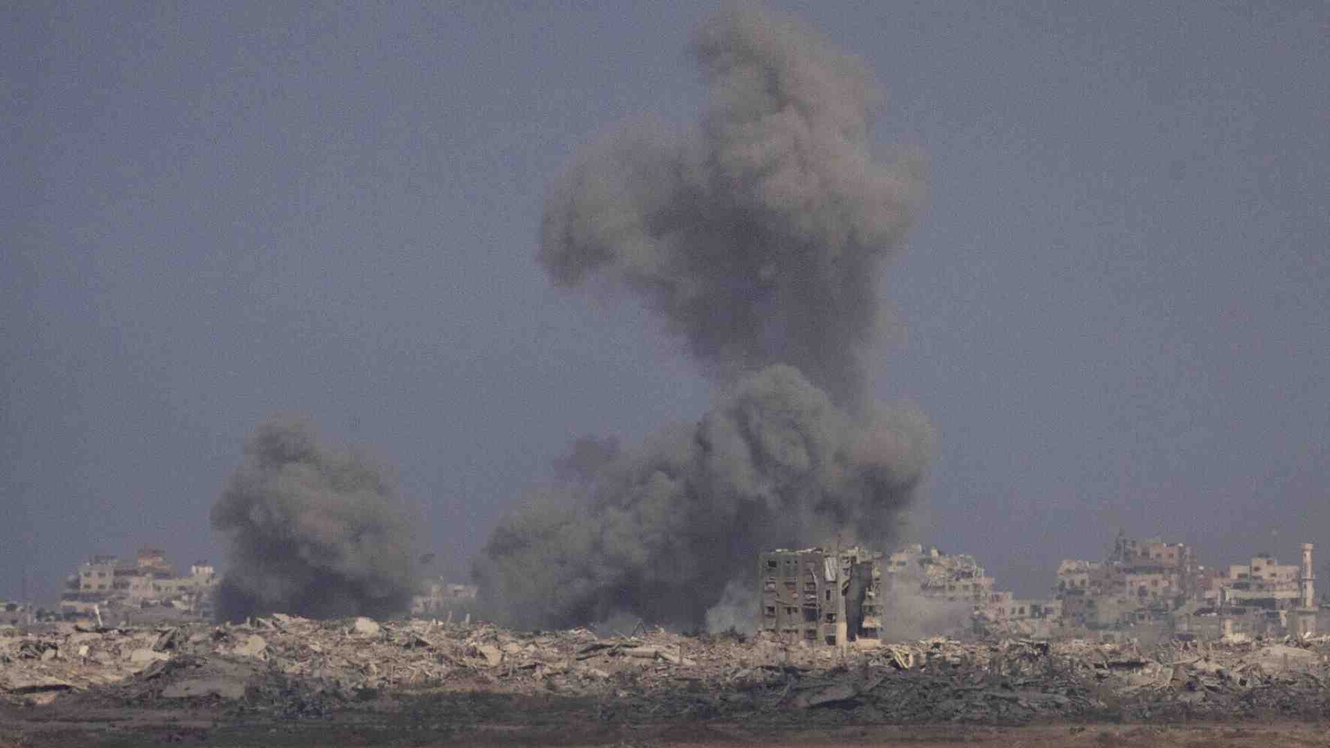 Un raid israeliano colpisce l’unica chiesa cattolica di Gaza. Morti e feriti. La reazione vaticana