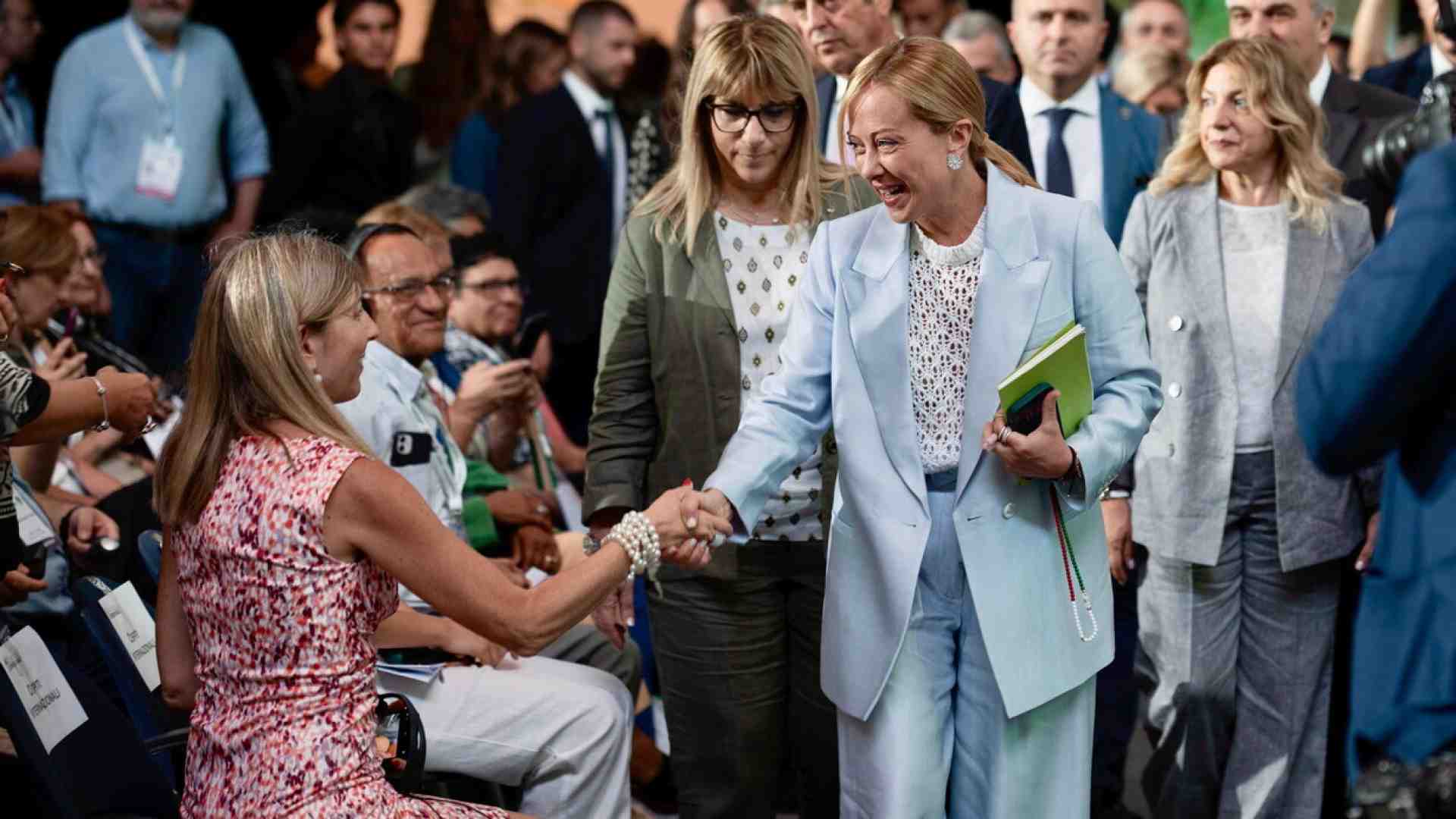 Meloni si prende la Cisl mentre i riformisti del Pd sbuffano