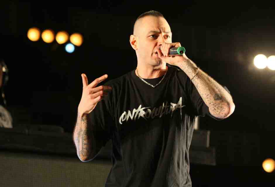 I protagonisti della scena rap soffrono la cappa dei social. Fibra insegna