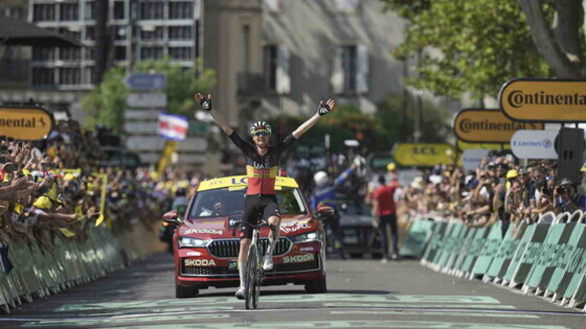 Tim Wellens ha vinto a Carcassonne la tappa del carnevale del Tour de France
