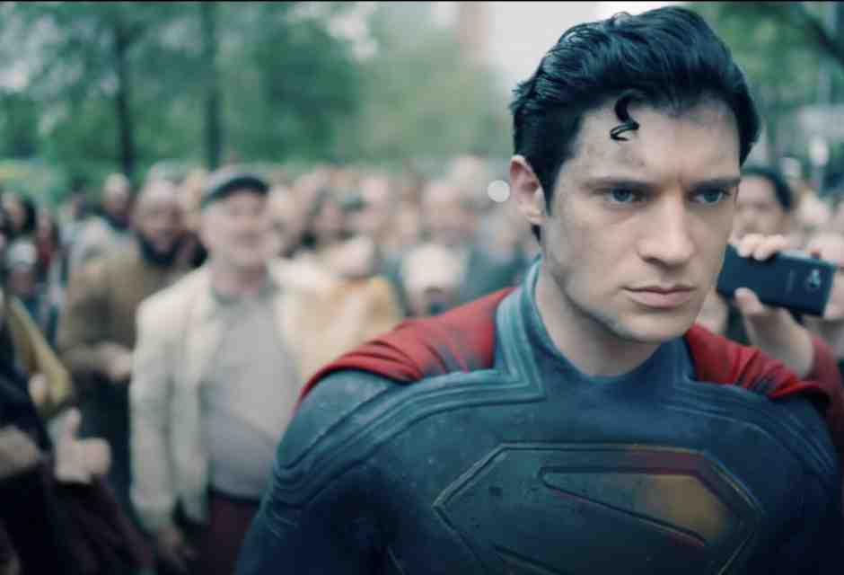 Superman è diventato scemo come noi. Per questo gli vogliamo bene