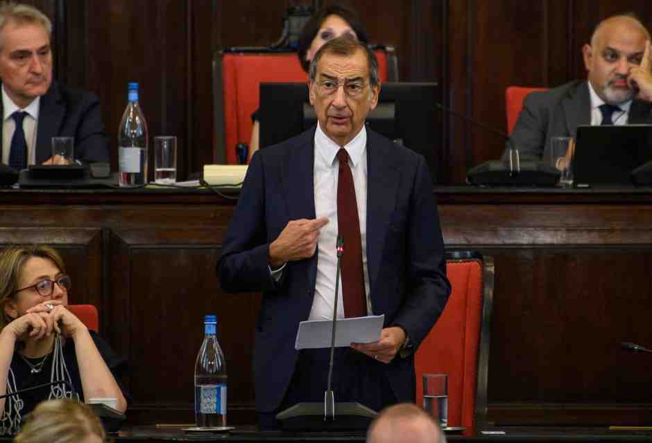 Assedio a Sala. La difesa del sindaco: "Le mie mani sono pulite". Si dimette l'assessore Tancredi