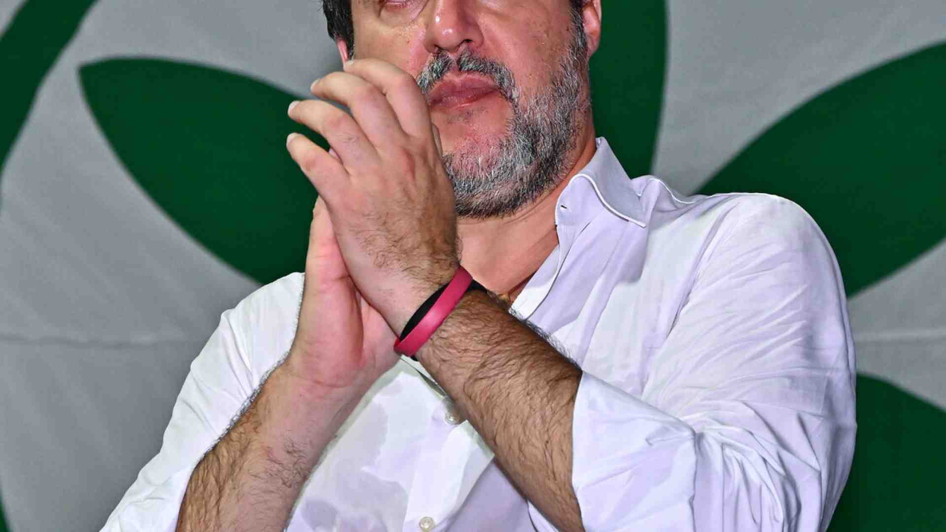 Berlinguer, Striscia, Le Iene, Barra e gli opinionisti: ecco perché a Salvini non piace più Mediaset