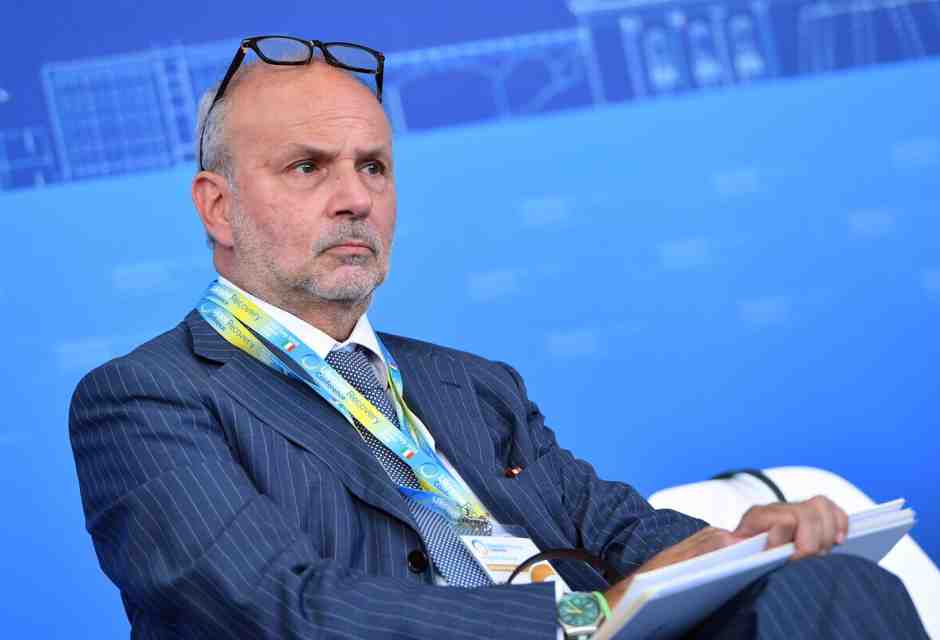 Nomi, no vax, strategie, trumpismo di ritorno. E Schillaci? La sanità come buco nero del melonismo