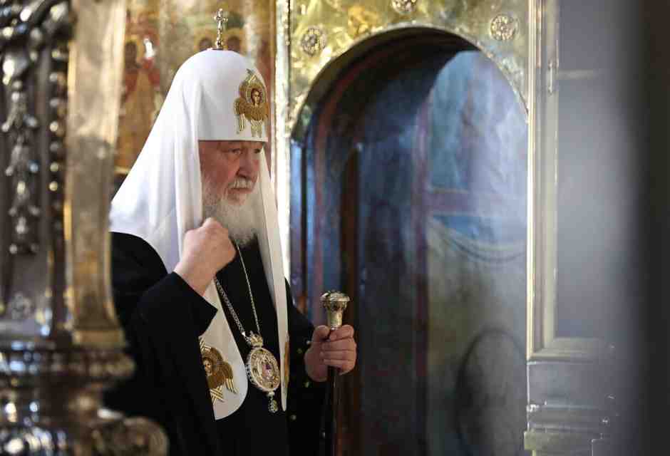 Kirill manda una colomba al Papa