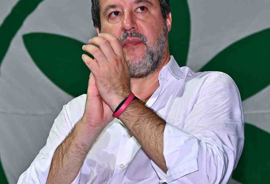 Berlinguer, Striscia, Le Iene, Barra e gli opinionisti: ecco perché a Salvini non piace più Mediaset