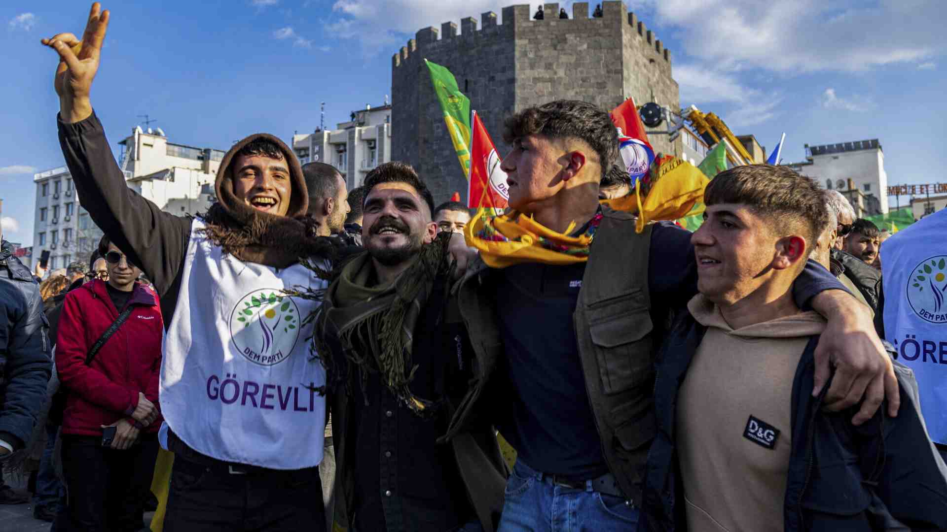 Il mondo ingombro di macerie fa passare inosservati avvenimenti straordinari