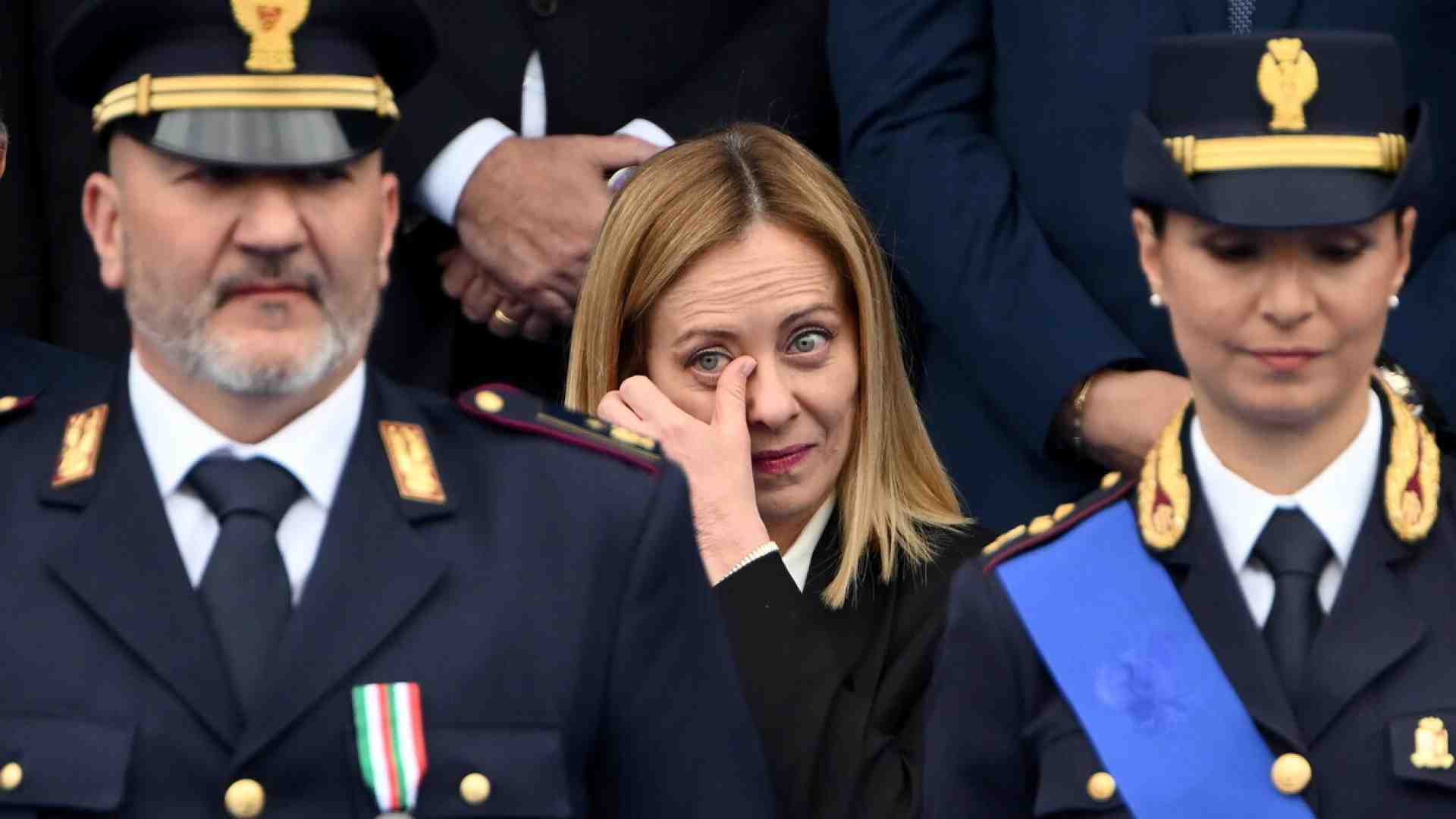 La Polizia italiana veste “Made in Bangladesh”