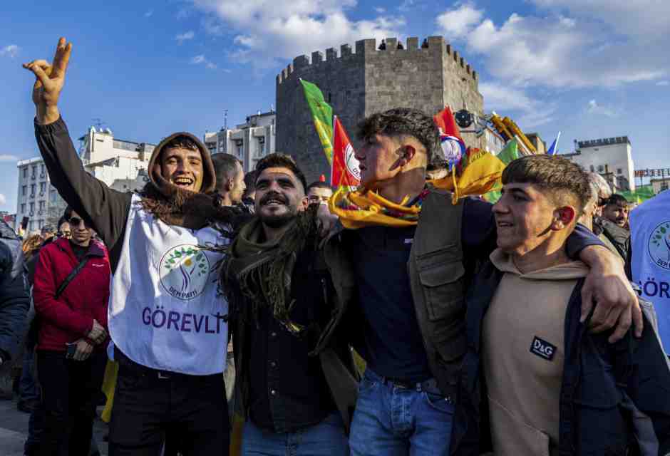 Il mondo ingombro di macerie fa passare inosservati avvenimenti straordinari