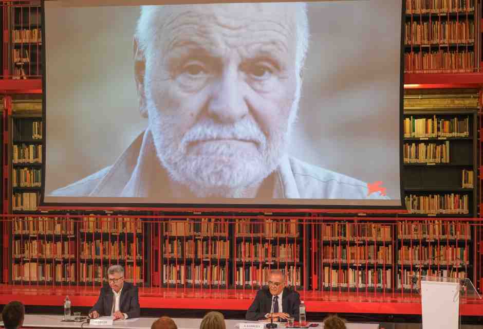 L’omaggio a Fofi e una presentazione tutta di corsa per la Mostra di Venezia