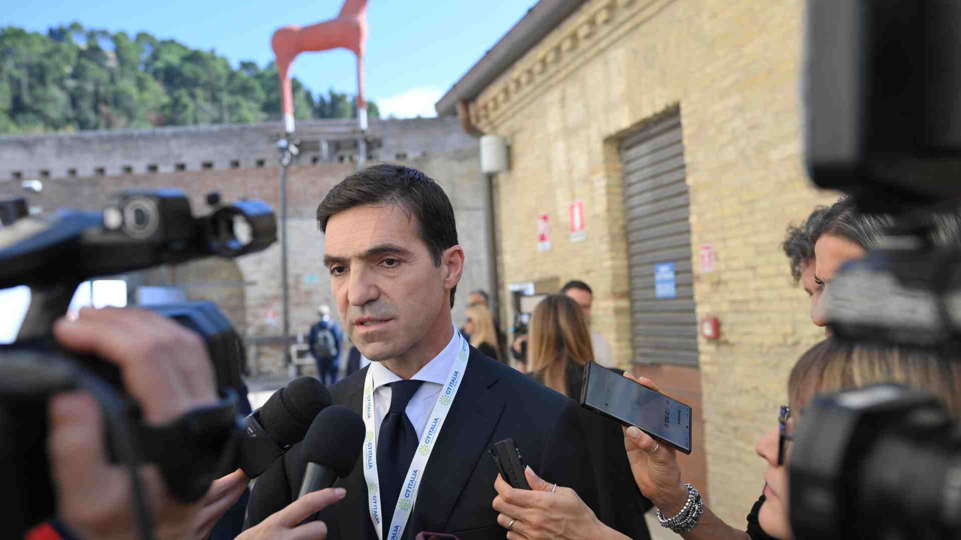 Acquaroli (FdI): "Non uso l'inchiesta contro il mio avversario Matteo Ricci. Non è nel mio stile"