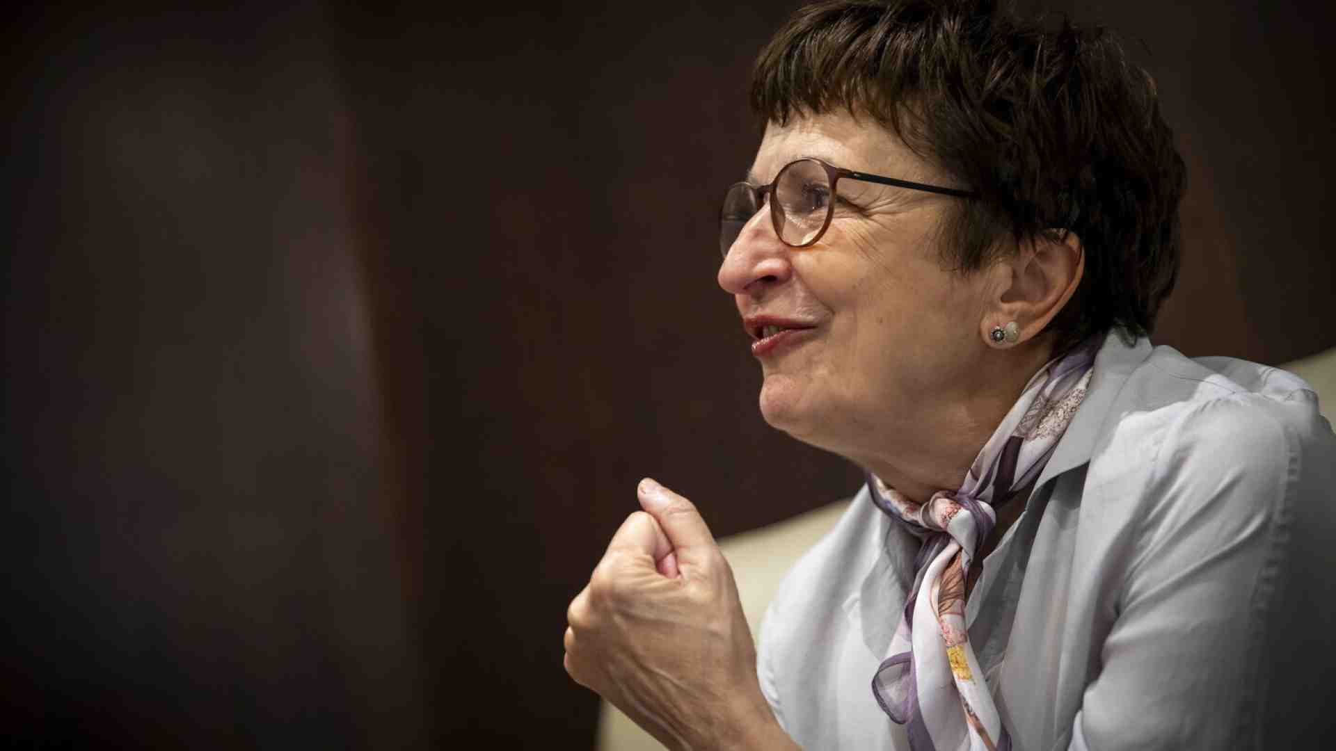 Donatella Di Pietrantonio, la scuola degli anni Settanta e le bugie di oggi