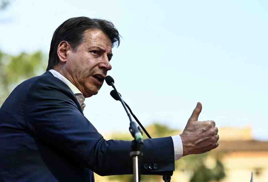 Il Conte garantista. Le carezze dell’ex premier a Ricci per difendere Fico in Campania. Pd senza piano b nelle Marche