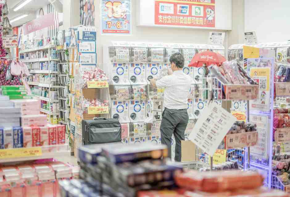 L’apoteosi della delega: il servizio che dà le dimissioni al posto tuo