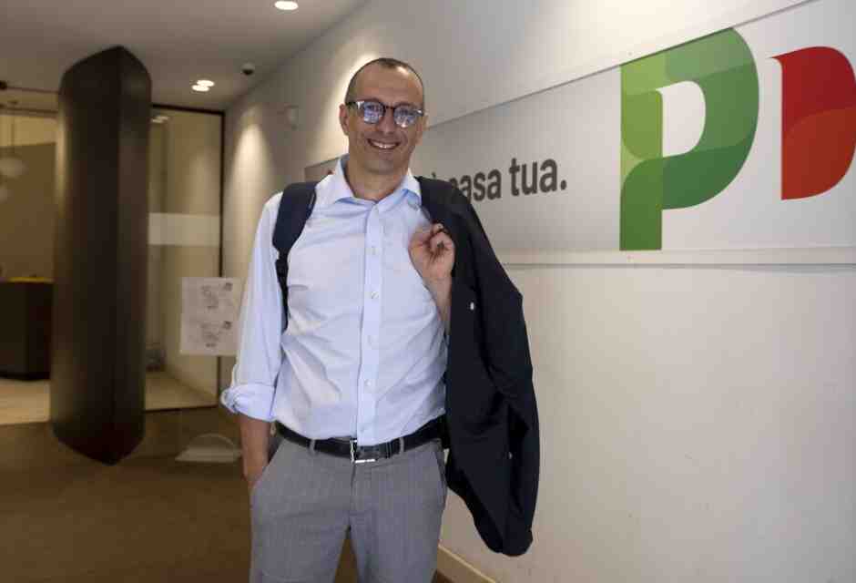 Marche modello Umbria. Dai social alle tv, chi c’è dietro la corsa di Ricci nelle Marche