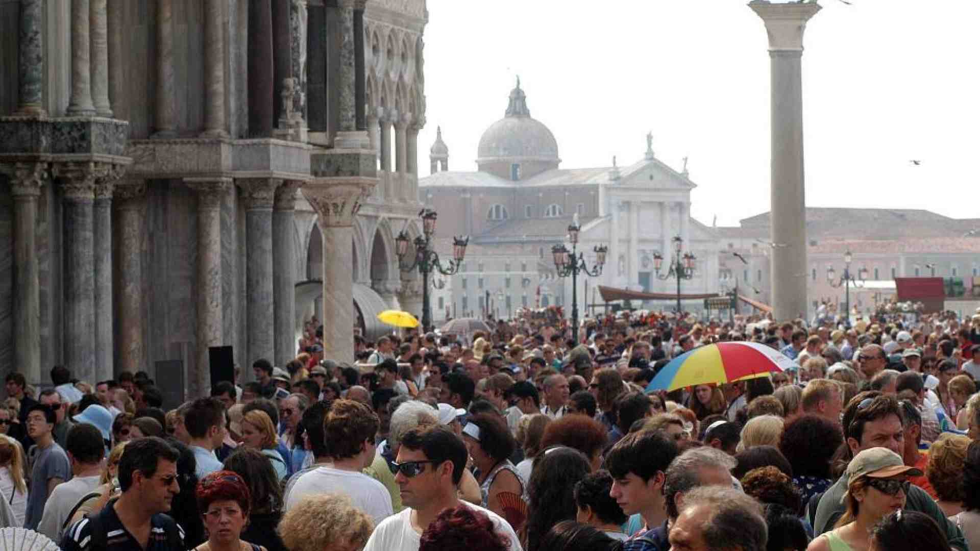 I turisti che spendono poco? Trattiamoli come i piccioni