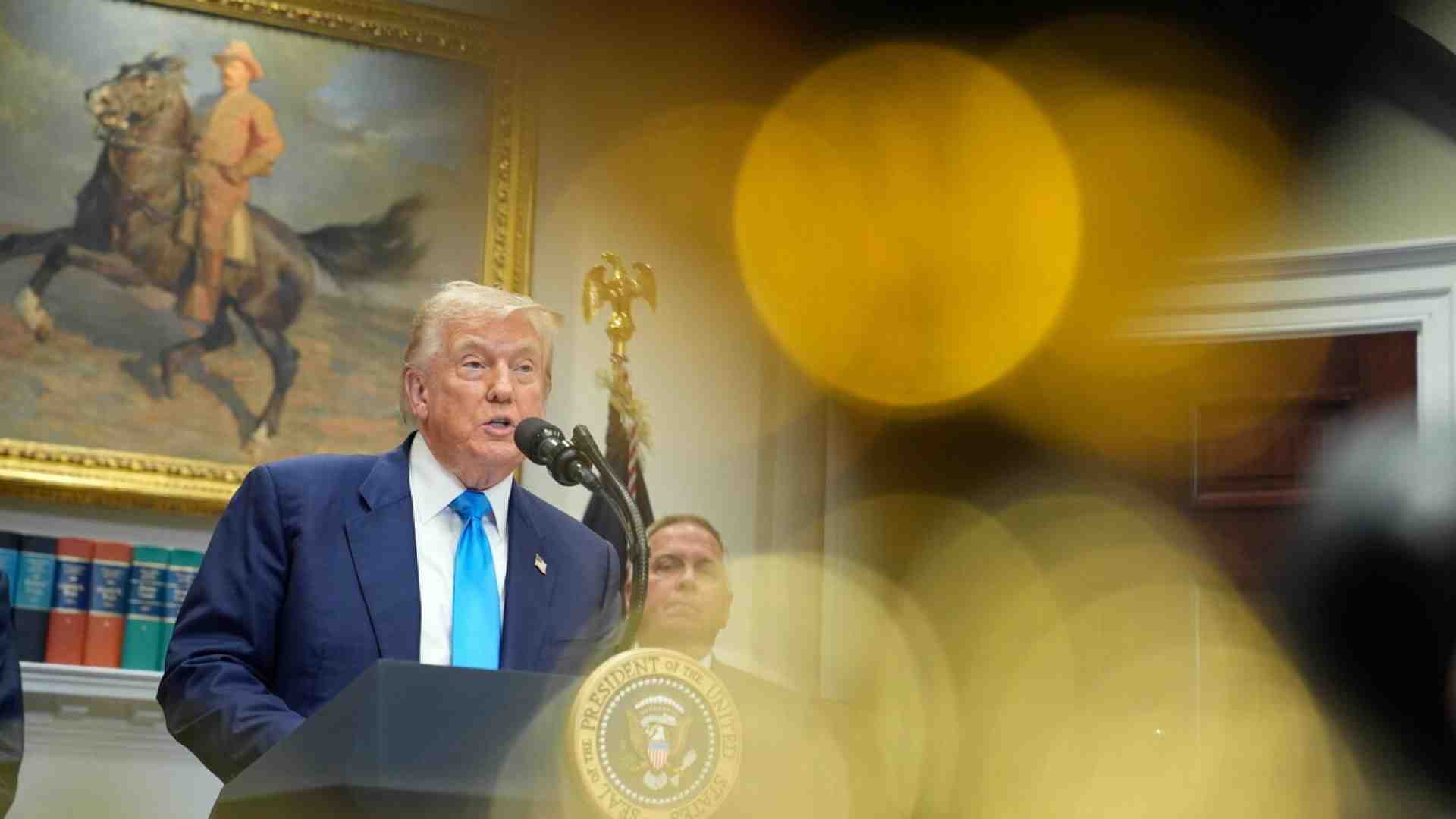 Trump alza il muro dei dazi e riporta l’America agli anni Trenta