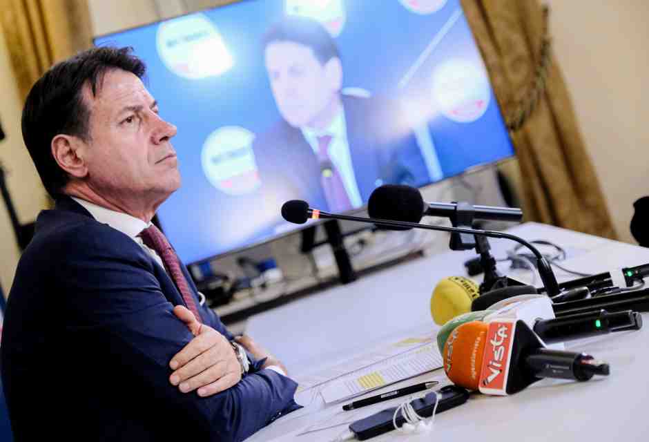 Il doppiopesismo della Conte Manettari Associati sui politici indagati