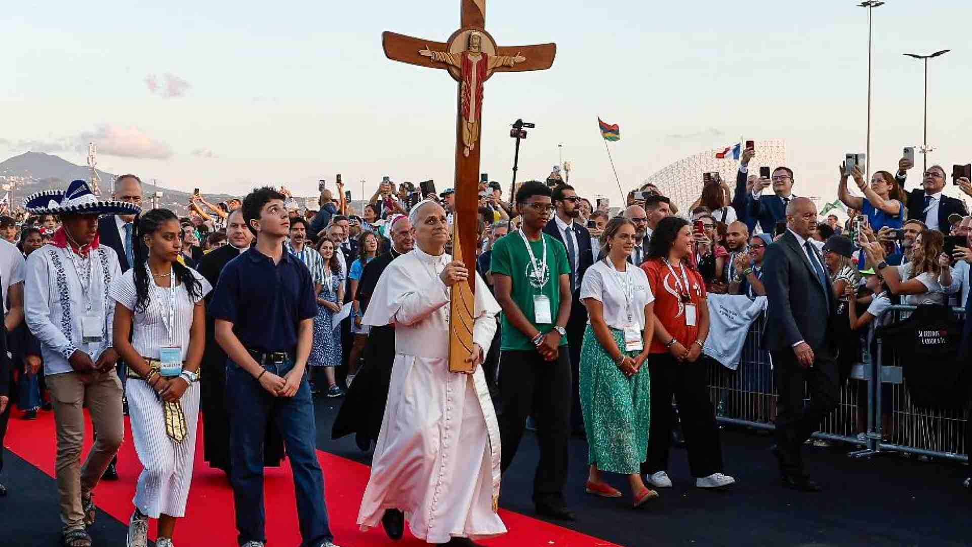 Il Papa ai giovani: «Il mondo ha bisogno di missionari della pace»