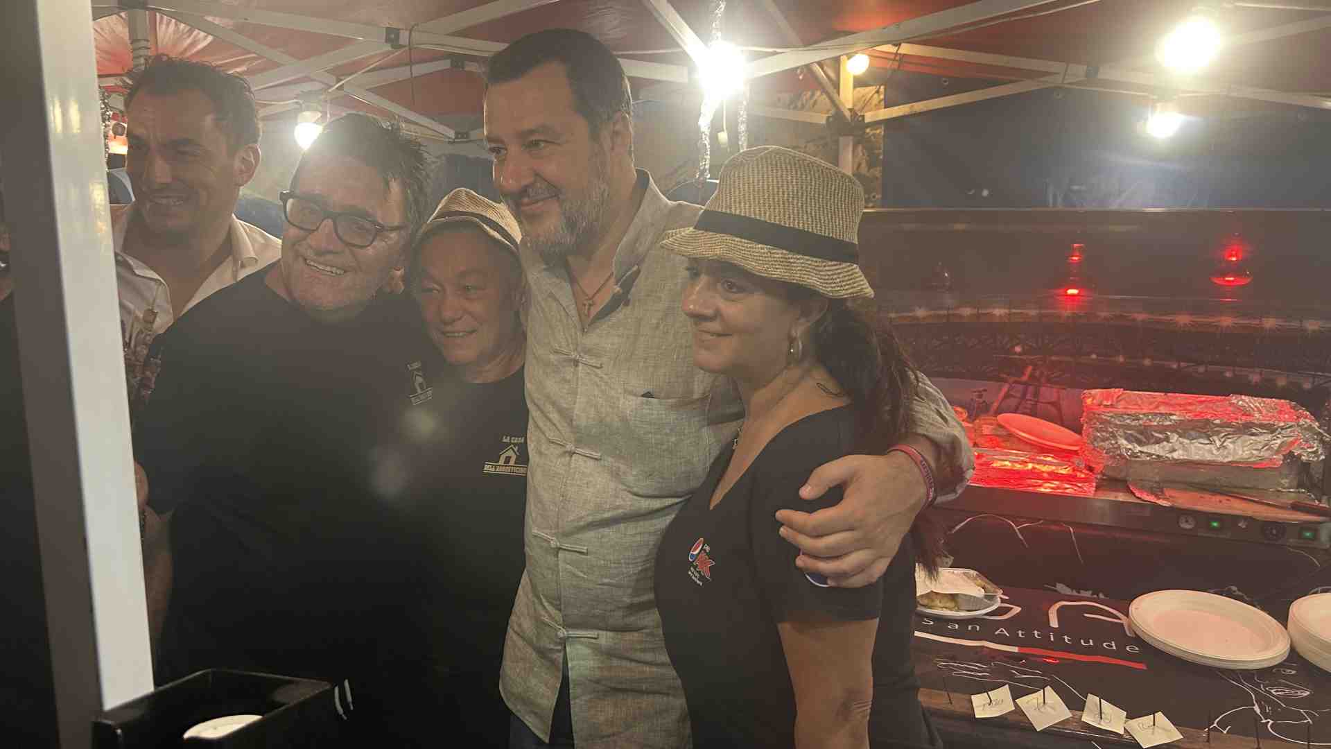 Dal Papeete al liscio. Le ferite di Zaia, Salvini sta “alla griglia”