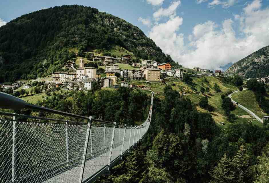 Tra strade impossibili e case sgarrupate, ecco l’Italia vista da colti visitatori