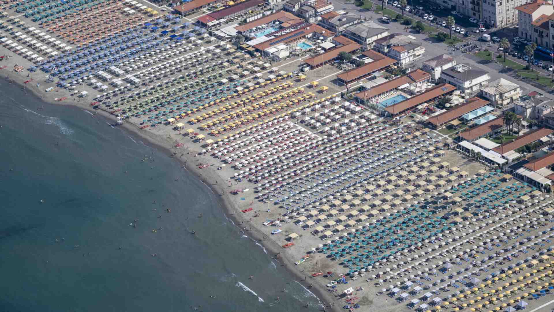 Il vicolo cieco di Salvini sui balneari. Gasparri (FI): “Da Bruxelles una sentenza ingiusta, ma va accettata”