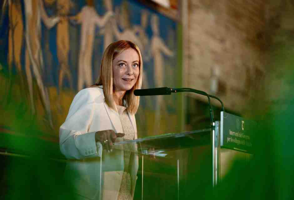 Caso Almasri, la pazzia di una giustizia che processa pure il segreto di stato