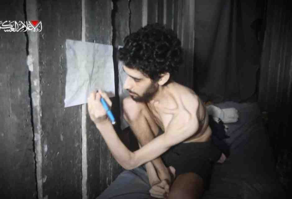 Il pudore dei media sull’ebreo pelle e ossa che si scava la fossa nella catacomba di Gaza