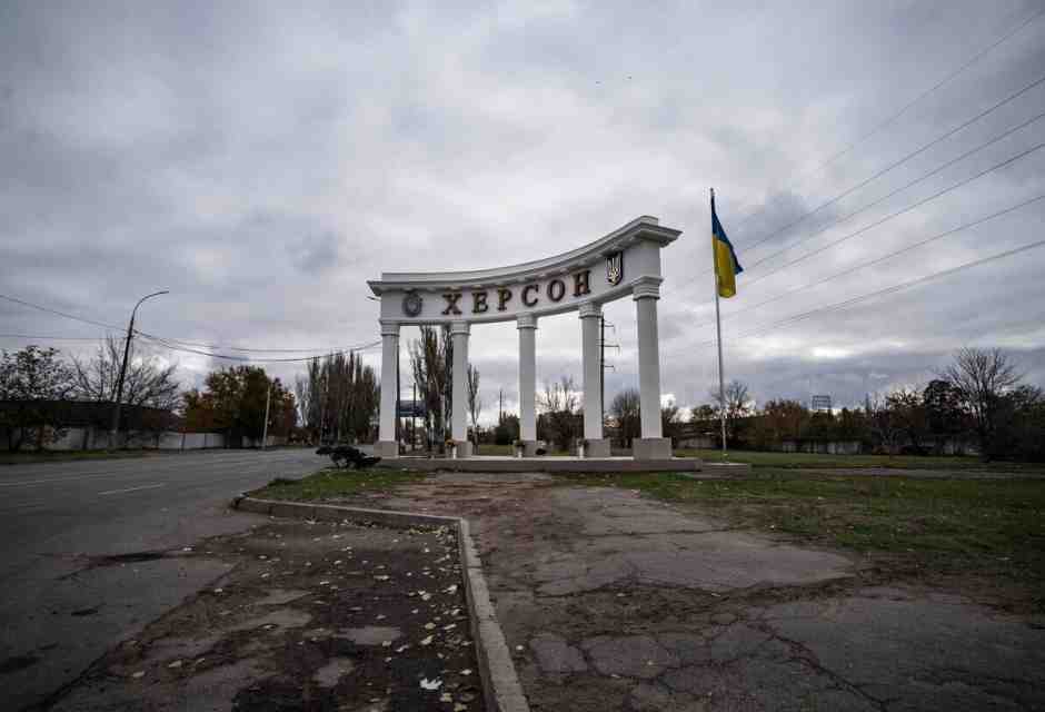Mosca vuole la città. I droni, l’attacco al ponte e le bombe per allontanare i soldati di Kyiv