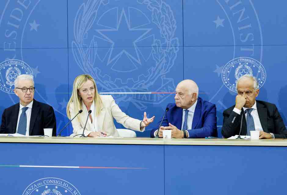 Il costituzionalista Curreri: “Illegittimo che Bartolozzi vada a processo da sola. Deve decidere la Camera”