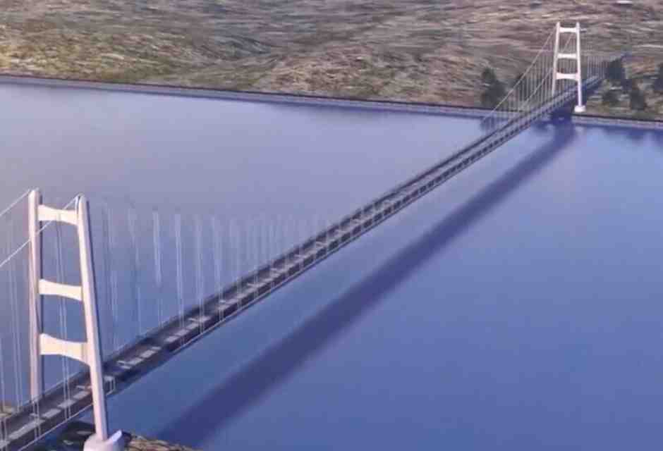 Salvini e Cariddi. Euforia, corni rossi, la promessa "nel 2032 sarà percorribile". E nella Lega: "Dedichiamolo a Berlusconi"