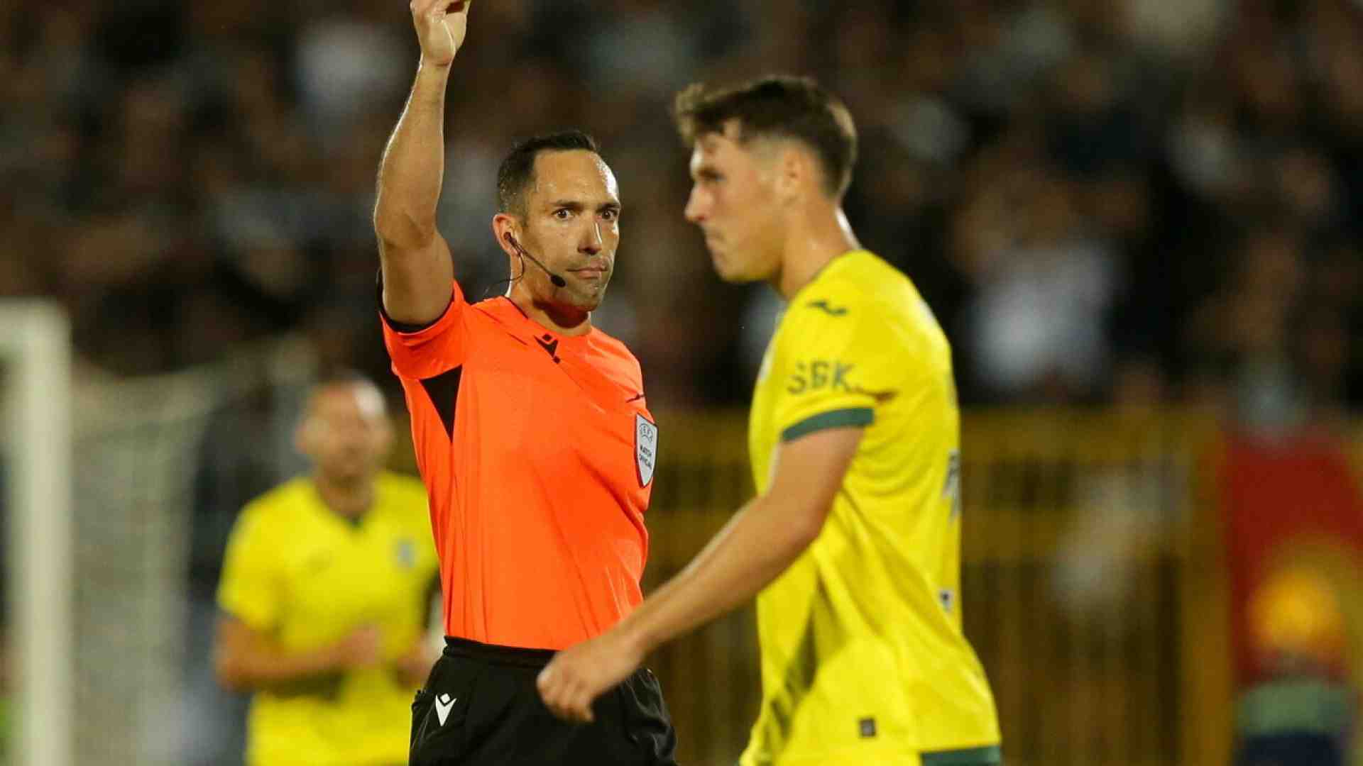 Perché l’arbitro parlante resterà cornuto