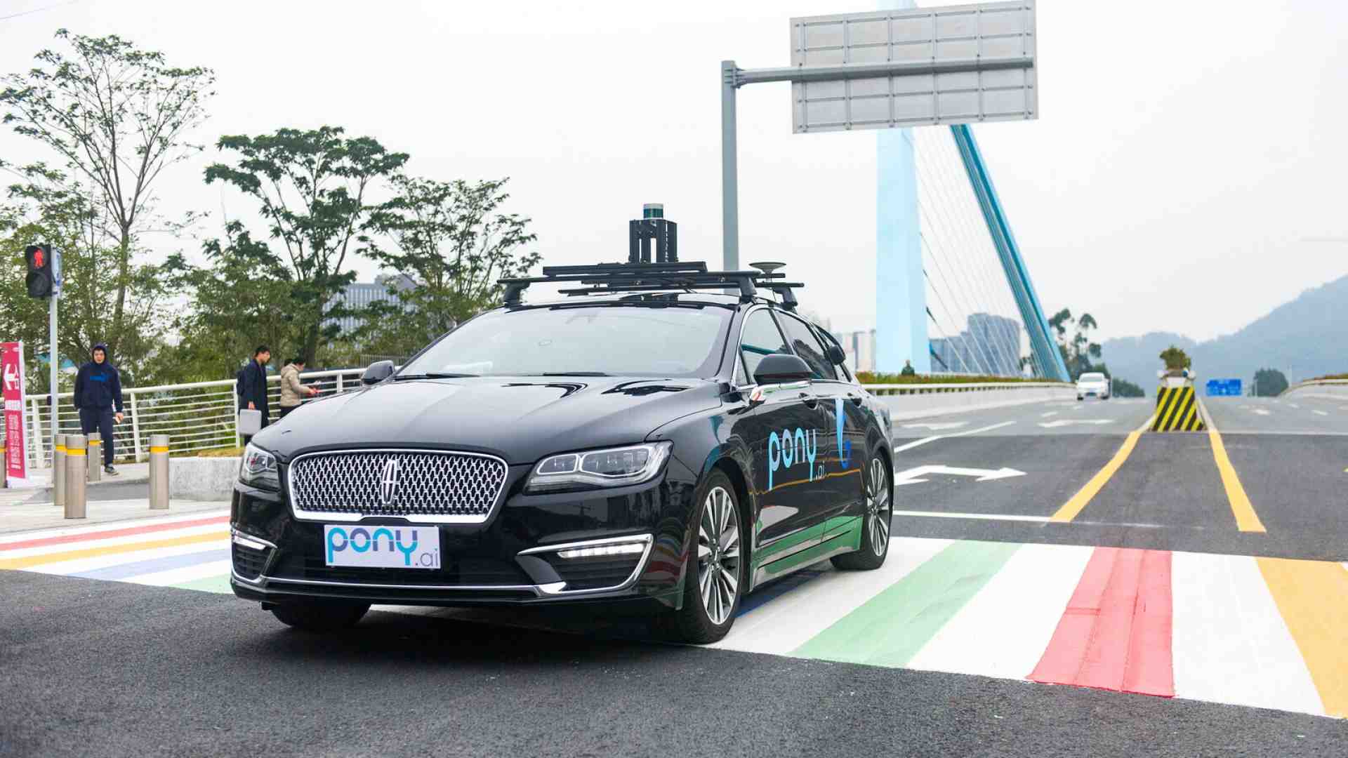 I robotaxi cinesi che non danno la precedenza