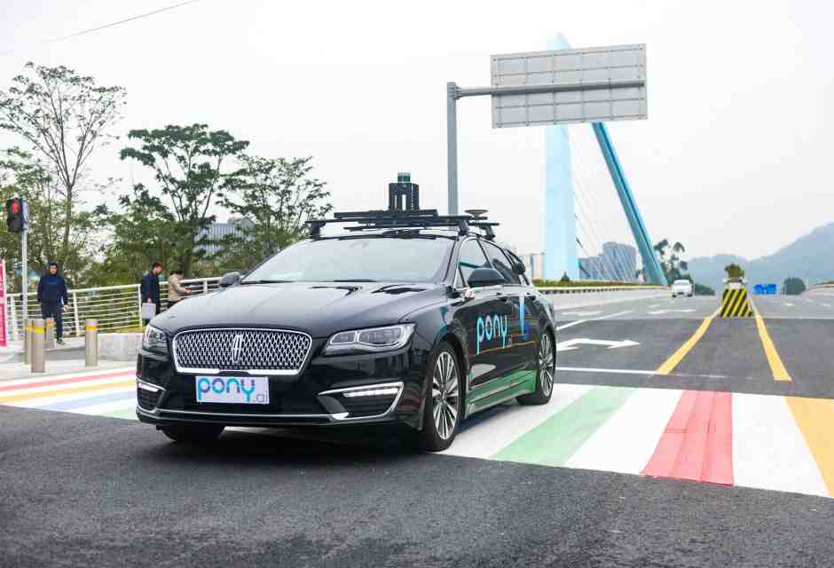 I robotaxi cinesi che non danno la precedenza