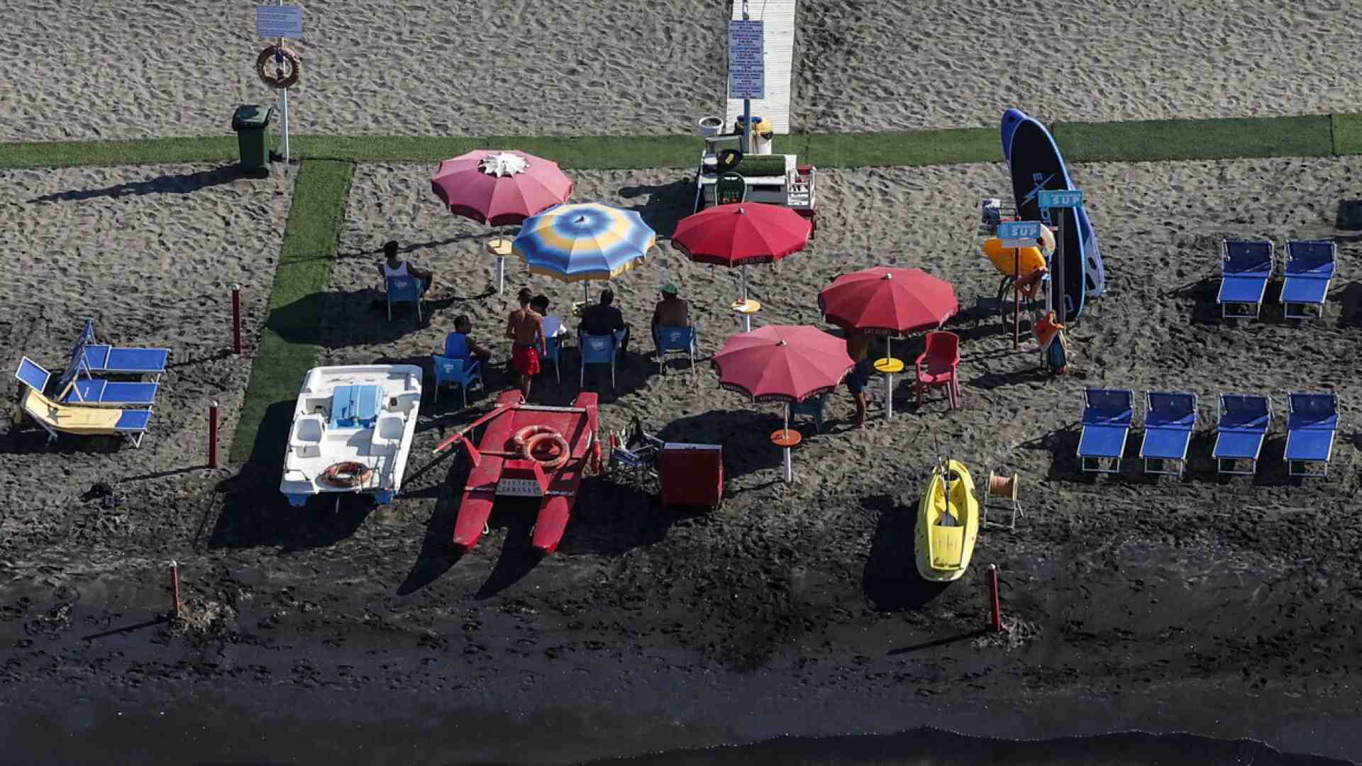 Mai così tanti italiani in vacanza. Spiagge vuote? Sono cambiate le mete