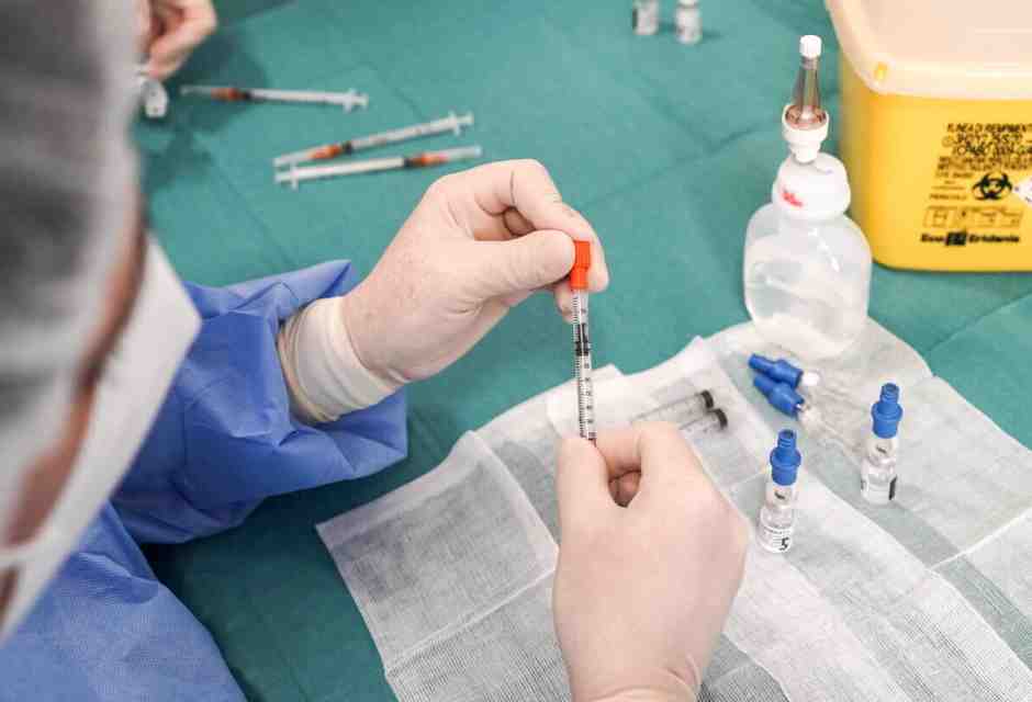 La nomina di due critici dei vaccini nel NITAG e le insostenibili ingerenze politiche sulla scienza