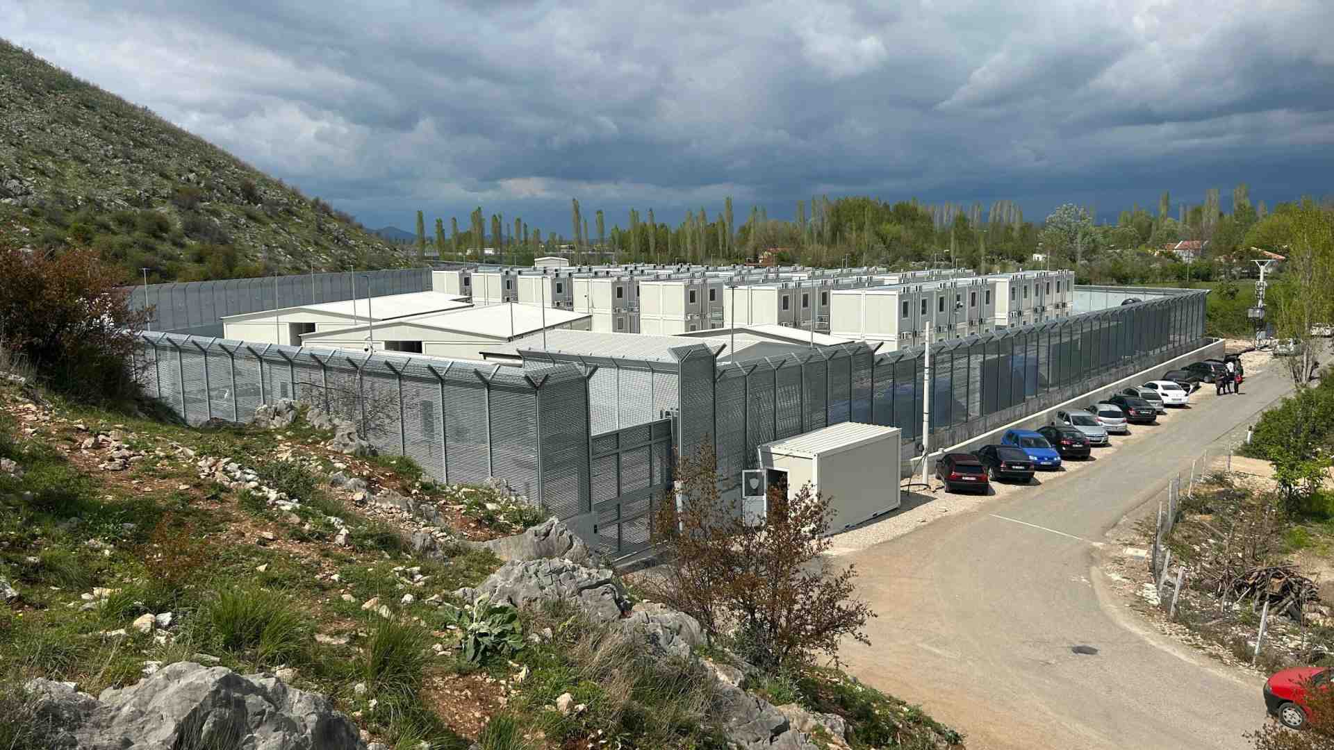 Stop ai rimpatri in Bangladesh per due migranti dal centro in Albania: “Rischiano sfruttamento e violenze”