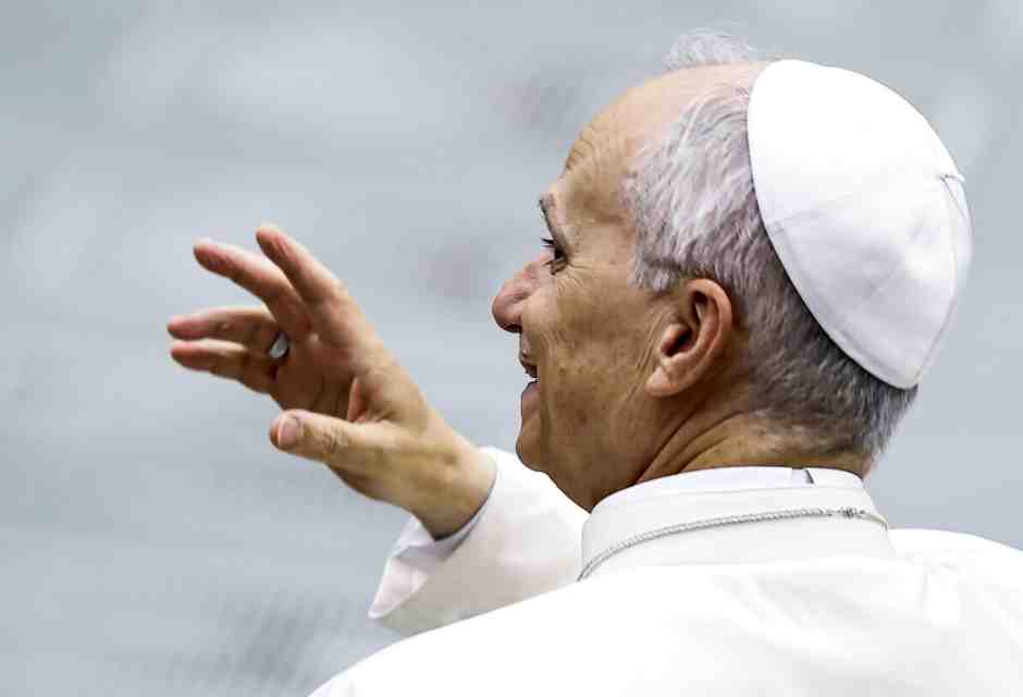 Il Papa liquida il Comitato guidato da padre Enzo Fortunato. È la prima mossa al governo della curia