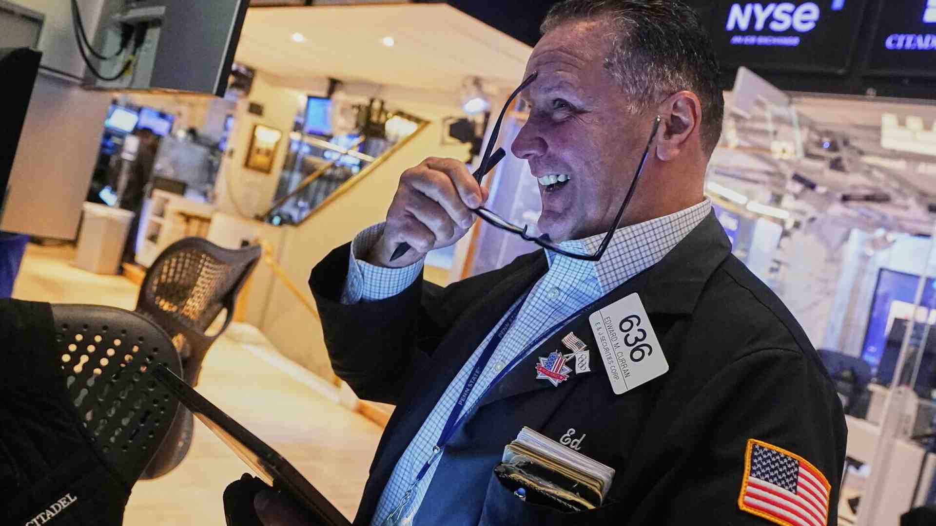 Eppure la Borsa va benone. Il paradosso dei mercati felici in tempi apocalittici