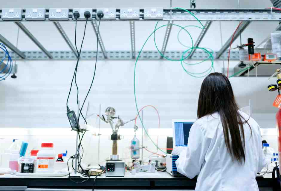 “La scienza non è un dogma". Il populismo antiscientifico in una sola frase