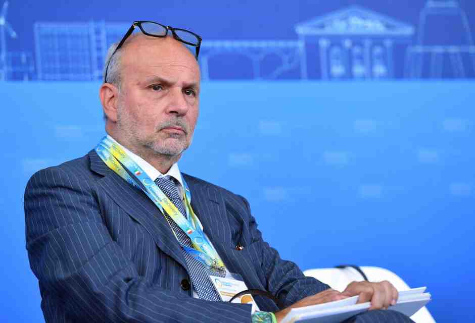 Il ministro Schillaci pronto alla revoca delle nomine no vax. “Sono con la scienza”