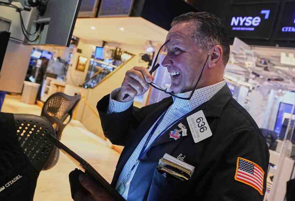 Eppure la Borsa va benone. Il paradosso dei mercati felici in tempi apocalittici