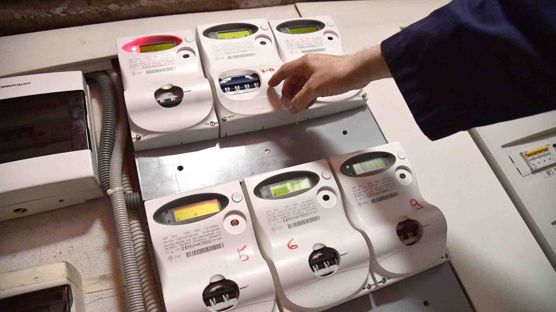 I costi dell’elettricità pesano troppo sulle imprese. Dati ed esempi per cambiare registro