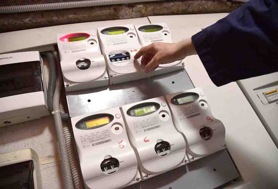 I costi dell’elettricità pesano troppo sulle imprese. Dati ed esempi per cambiare registro