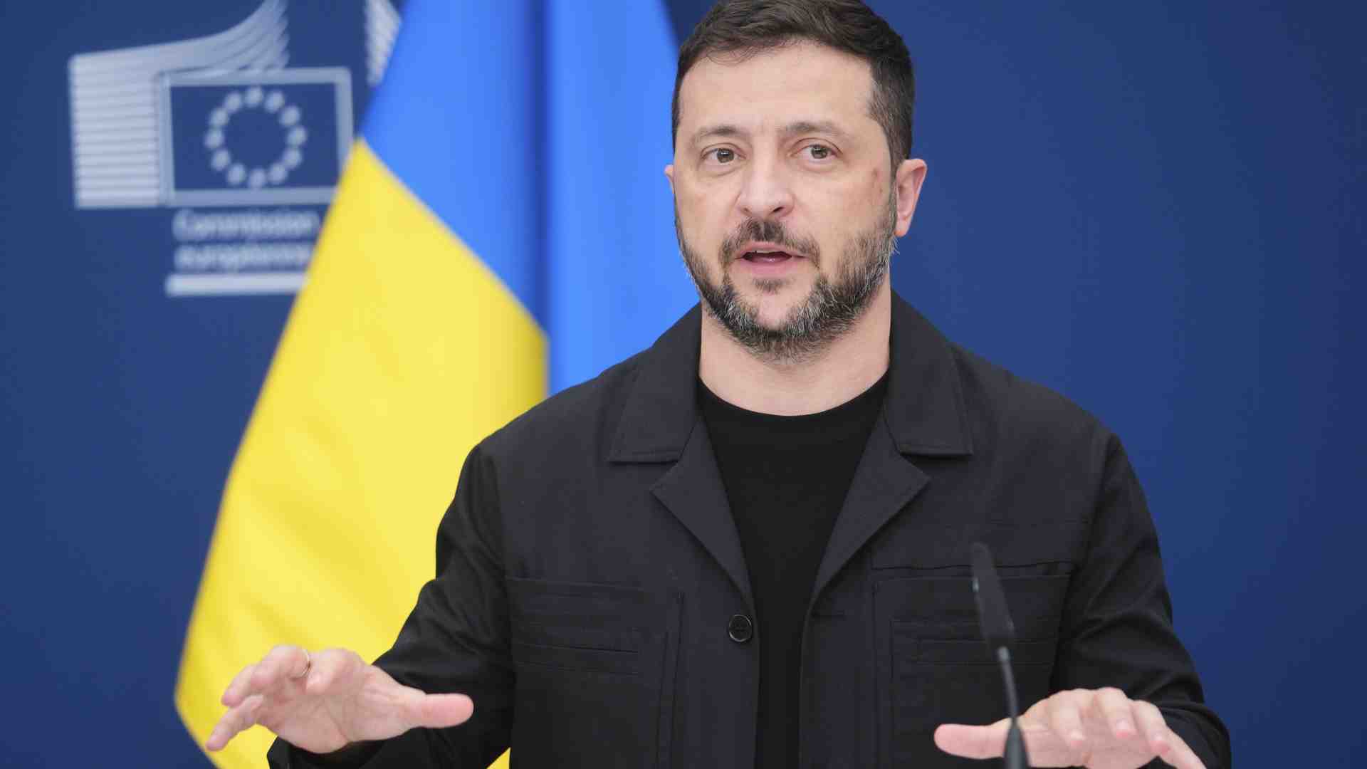 Le garanzie di sicurezza che Trump offre all'Ucraina e le pressioni su Zelensky in vista dell'incontro di oggi