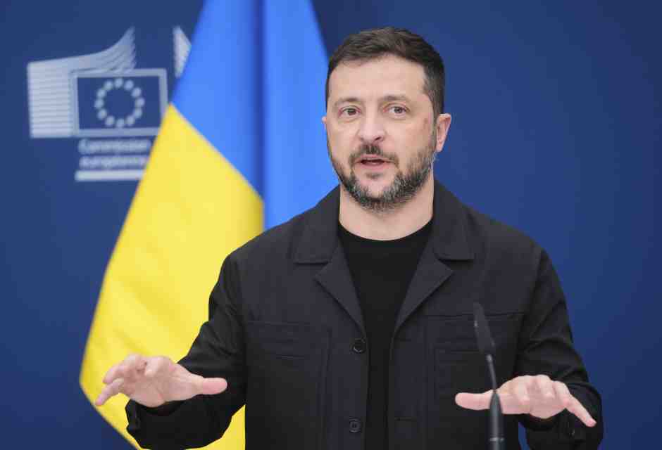 Le garanzie di sicurezza che Trump offre all'Ucraina e le pressioni su Zelensky in vista dell'incontro di oggi