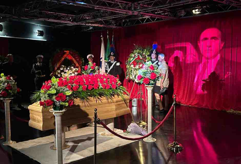 Addio Pippo Baudo. La camera ardente al Teatro delle Vittorie