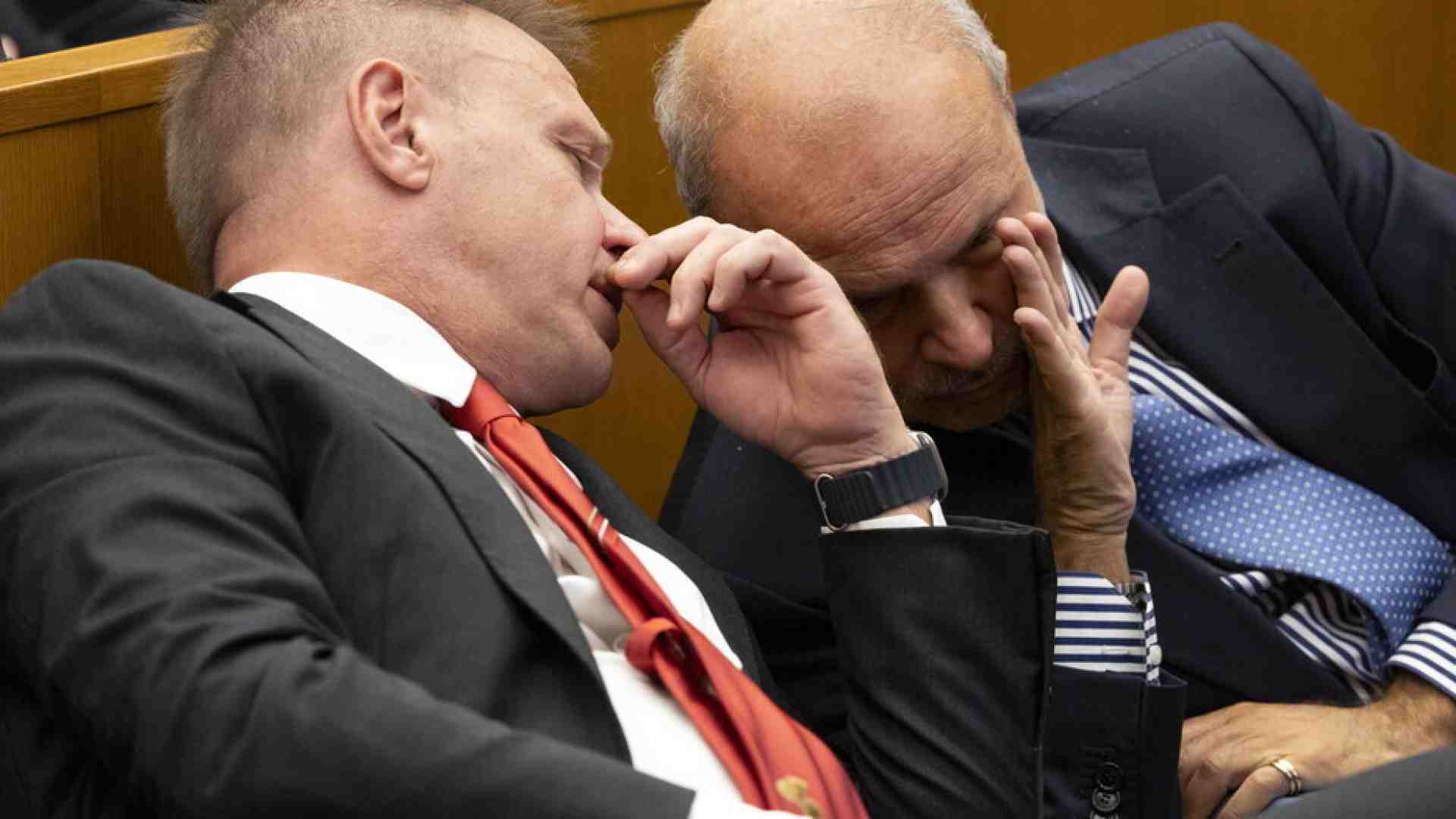 Vaccini, Lollobrigida contro Schillaci: "La scienza dominante non è sempre giusta. Se rischia? È difeso dalle opposizioni"