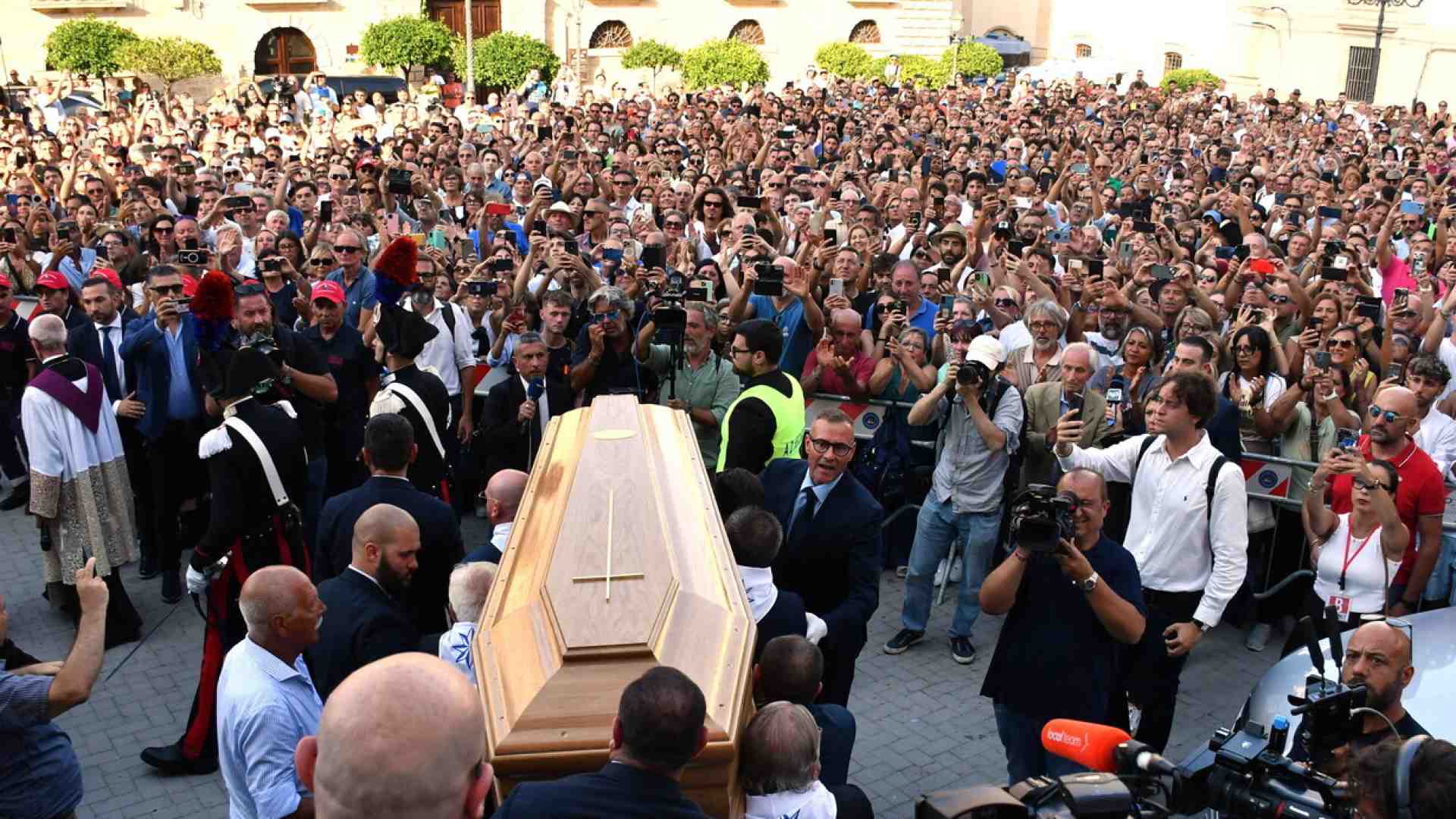 San Baudo di Militello, il funerale Pnrr nella Sicilia del “si vende”