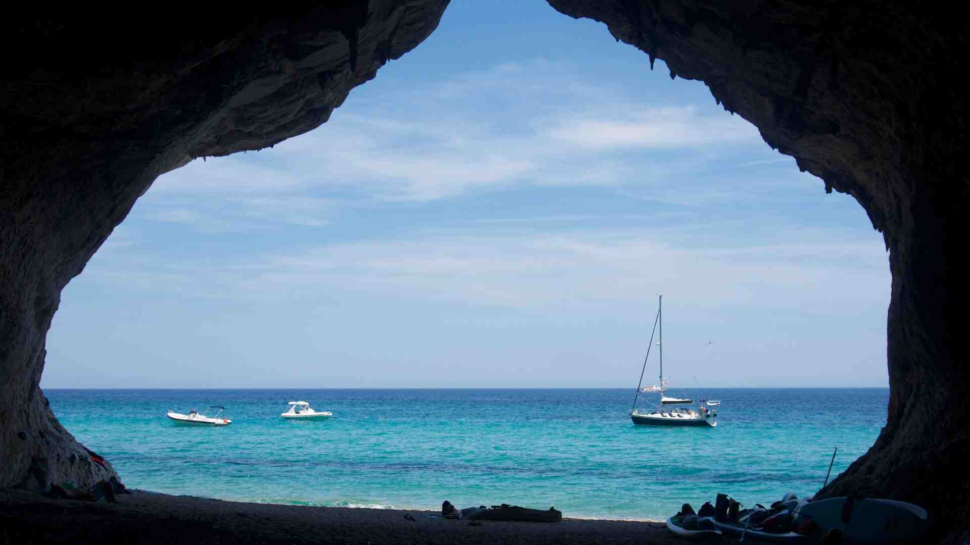 Un nuovo mondo che sale dal mare. Lettera da una cala sarda